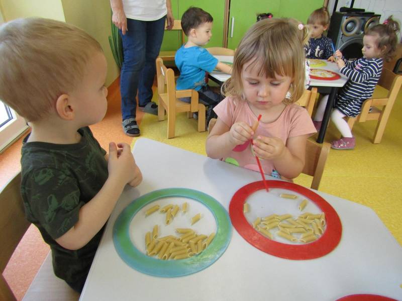 Łowienie makaronowych rybek